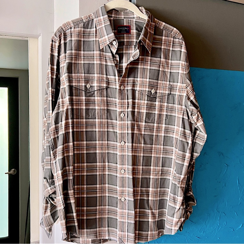 Untuckit Men's Long Sleeve Shirt Gray/Tan Thin Flannel
Size Large
